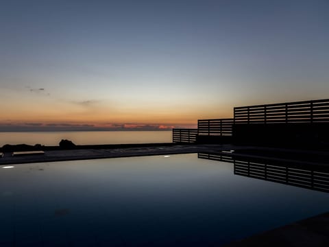 Küstenvilla mit Pool in der Nähe eines ruhigen S