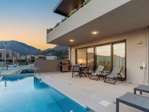 Neue Villa Anemoni mit privatem Pool, 100m zum S