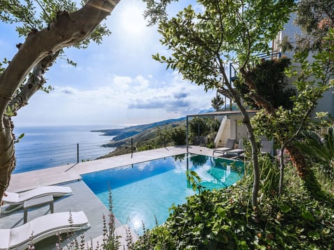 Villa Spiros ist eine renovierte Vermietung voll
