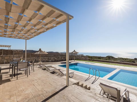 Elegante Villa an der Küste mit privatem Pool