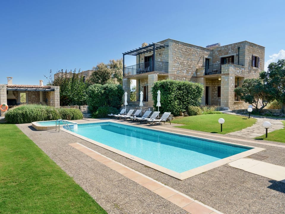 Villa aus Stein, privater Pool, BBQ 30m zum Stra - Ravdoucha