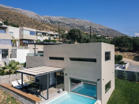 Neu gebaute Villa mit privatem Pool und Grillplatz