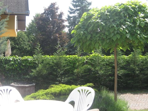 mit gemeinschaftlichem Pool