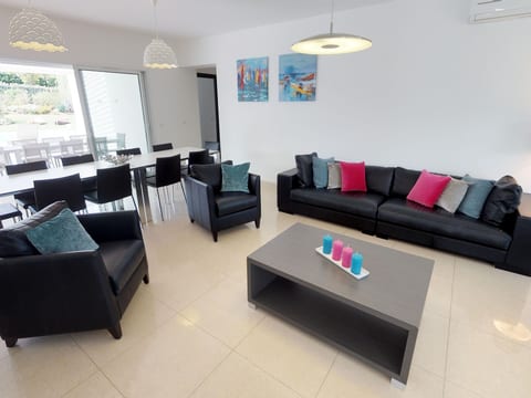 Villa mit 6 Schlafzimmern, privatem Pool Garten und Parkplatz