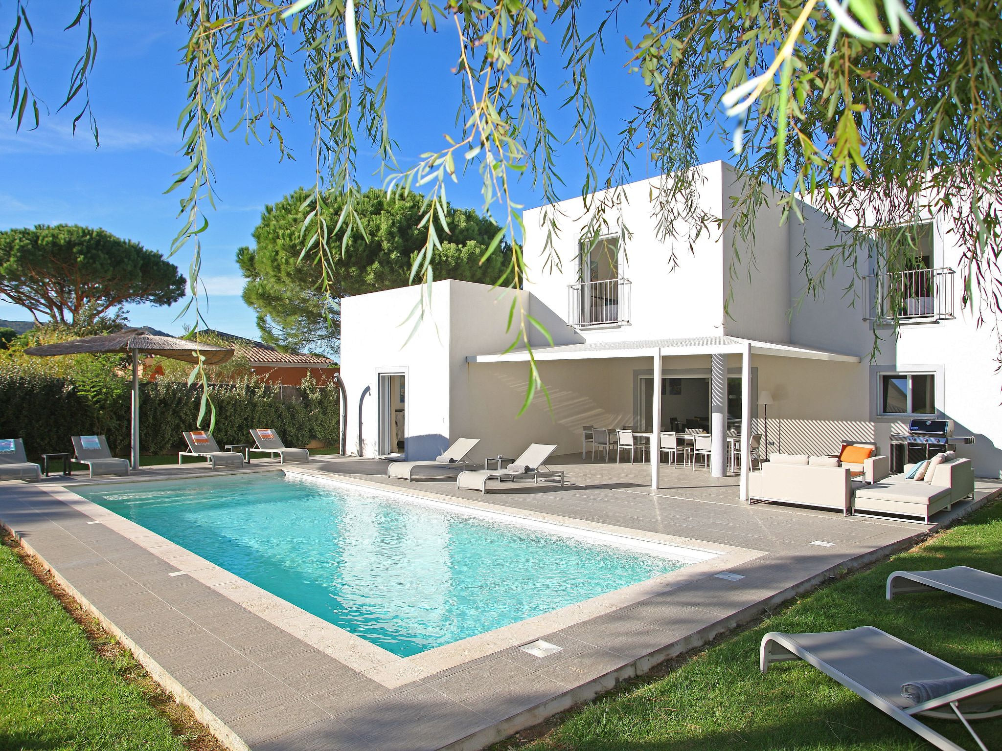 Villa mit 6 Schlafzimmern, privatem Pool Garten und Parkplatz