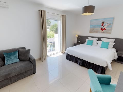 Villa mit 6 Schlafzimmern, privatem Pool Garten und Parkplatz