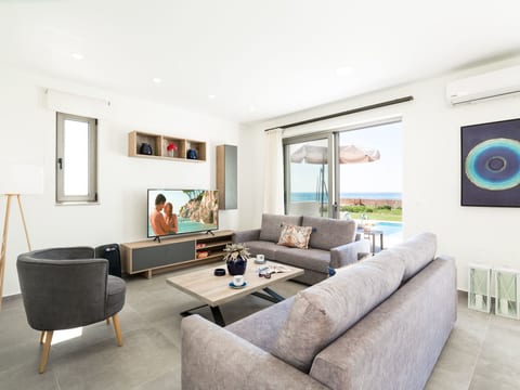 Villa am Strand mit Pool, Kinderbereich und BBQ