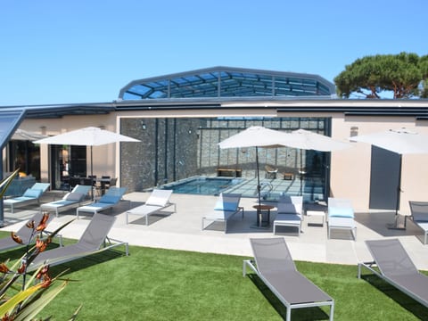 Villa 3 Schlafzimmer, privater Pool Garten und Parkplatz