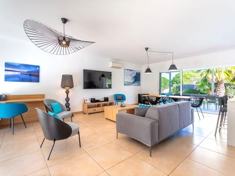 Villa 3 Schlafzimmer, privater Pool Garten und Parkplatz