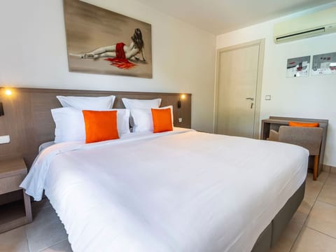 Villa 3 Schlafzimmer, privater Pool Garten und Parkplatz