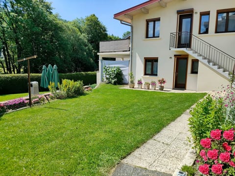 Rose Montagnes du Jura avec Spa et Sauna