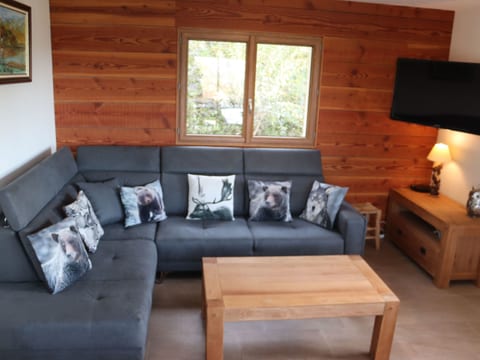 in Aiguebelette-Le-Lac mit Garten, Terrasse und Grill
