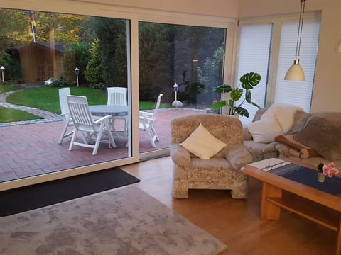 Private Ferienwohnung in Nordenham mit großem Garten