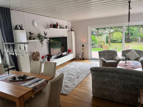 Private Ferienwohnung in Nordenham mit großem Garten