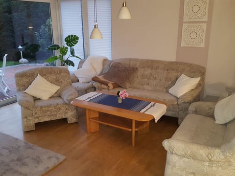 Private Ferienwohnung in Nordenham mit großem Garten