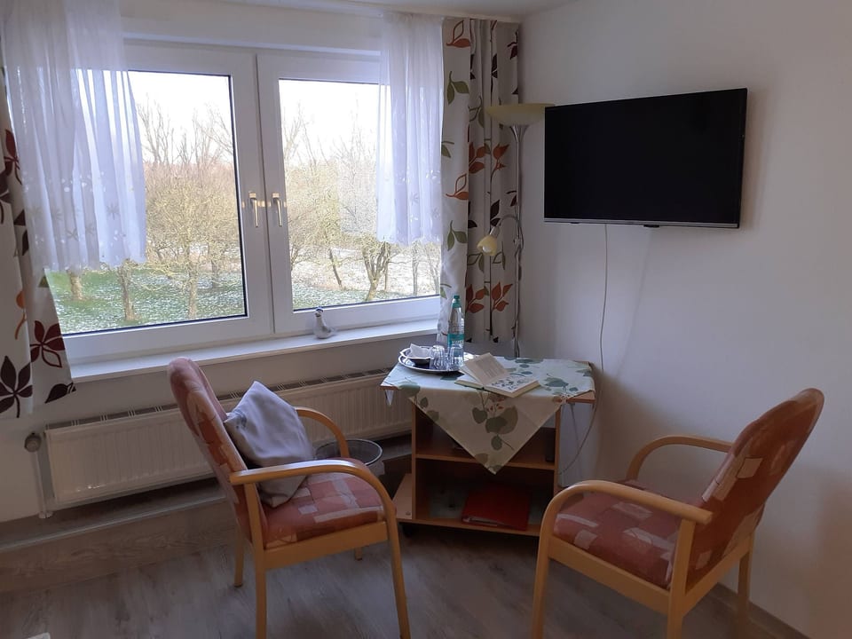 Gästezimmer mit Frühstück im Obergeschoss - Krummhörn