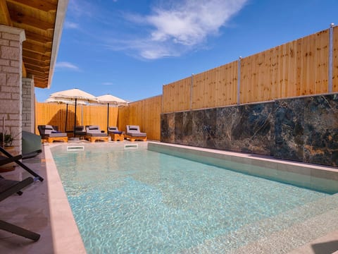 Entdecken Sie die ruhige Opulenz der Luxusvilla