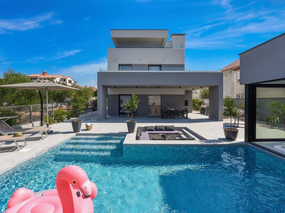 Villa Omnia mit Whirlpool - Crno