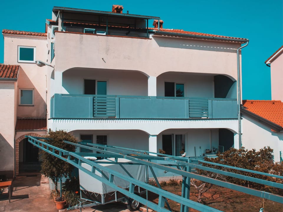 Deh 7, Dorf Štinjan - Pula