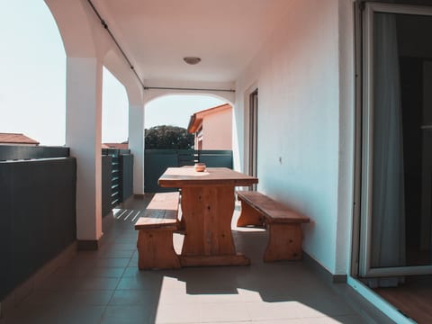 Deh 7, Dorf Štinjan