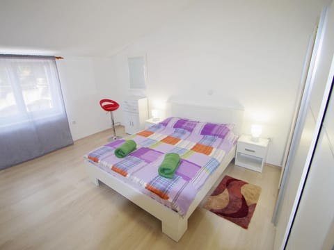 in Pula mit großem Dachbalkon.