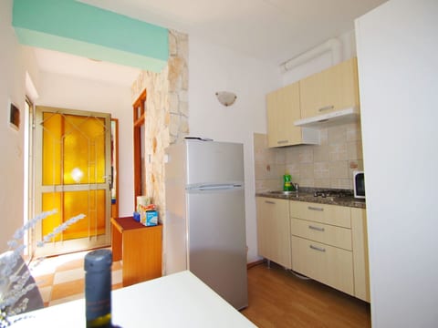 Studio "Goga" mit Terrasse, 800 m vom Strand entfernt