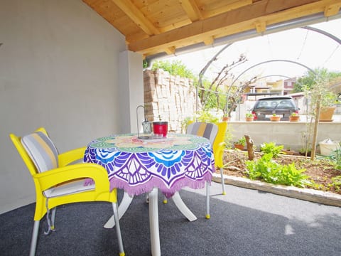 Studio "Goga" mit Terrasse, 800 m vom Strand entfernt