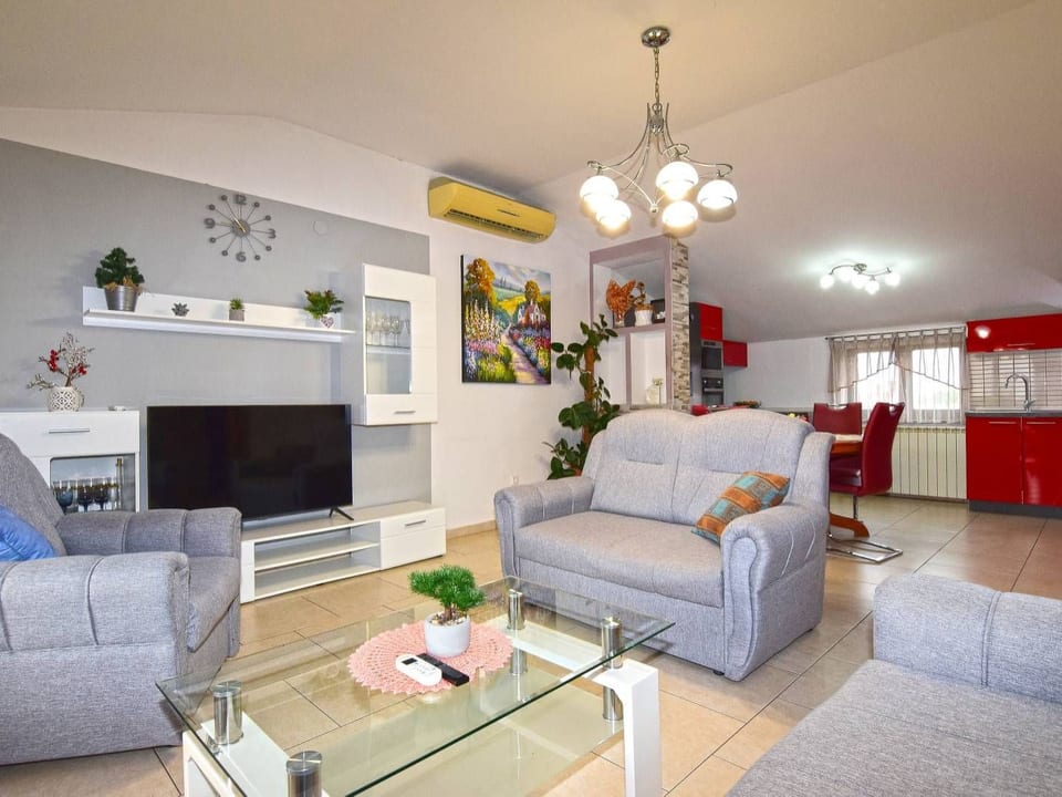 2-Zimmer-Ferienwohnung, 600m vom Strand entfernt - Fažana