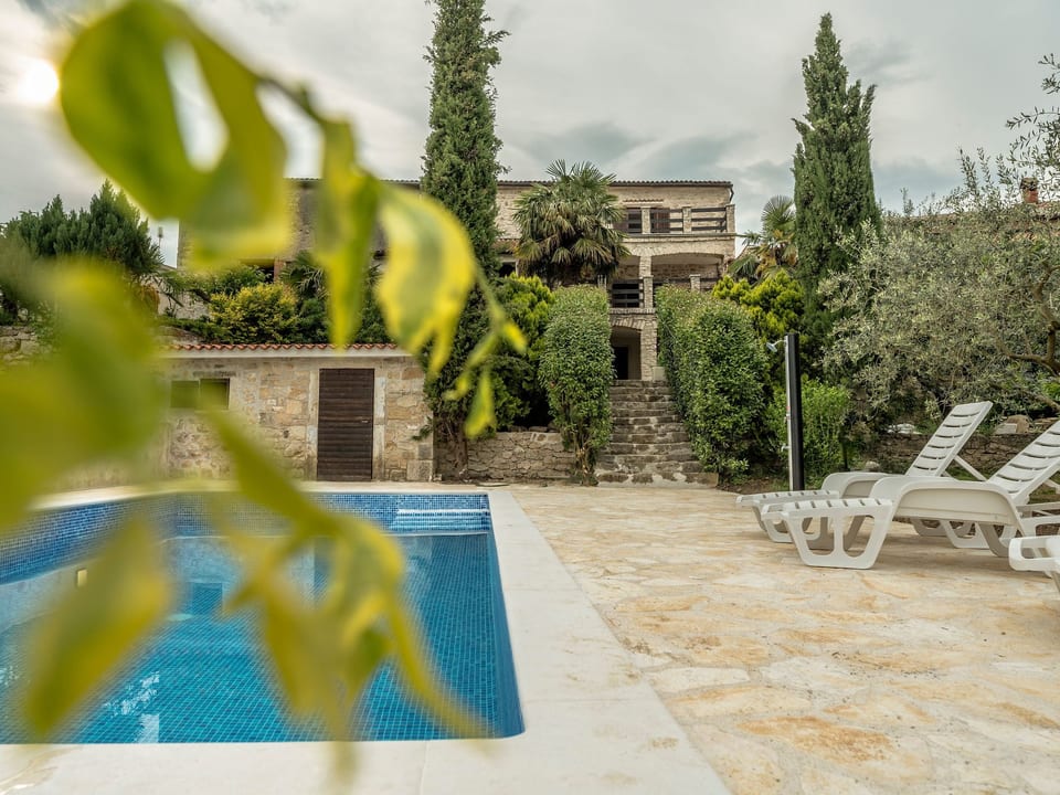 Wunderschön eingerichtete Villa mit Pool und Garten - Vižinada