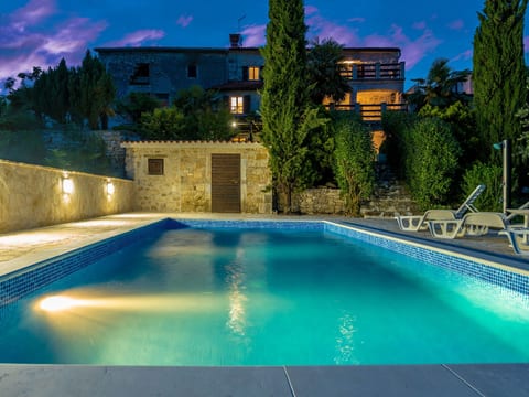 Wunderschön eingerichtete Villa mit Pool und Garten