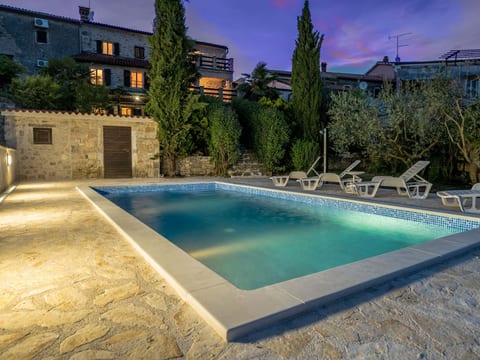 Wunderschön eingerichtete Villa mit Pool und Garten