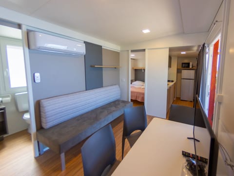 Mobilheim "Adria Family" mit Pool