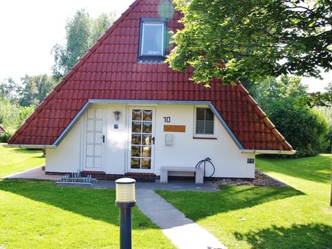 mit Terrasse, Grill und Garten