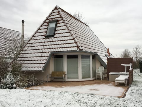 mit Terrasse, Grill und Garten