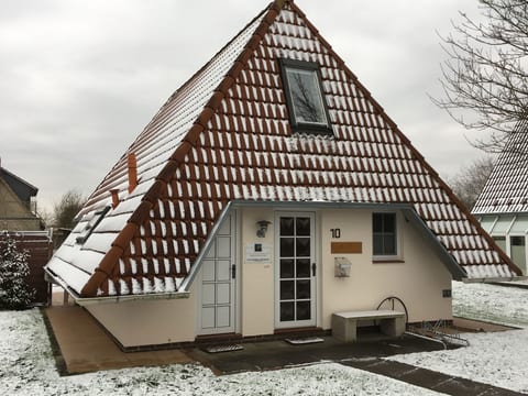 mit Terrasse, Grill und Garten