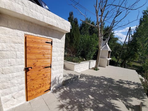 Appartement in Kožino mit Garten, Terrasse und Grill