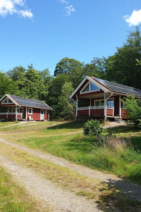 Holzhaus mit überdachter Terrasse
