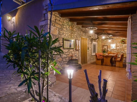 mit Garten, Terrasse und Grill