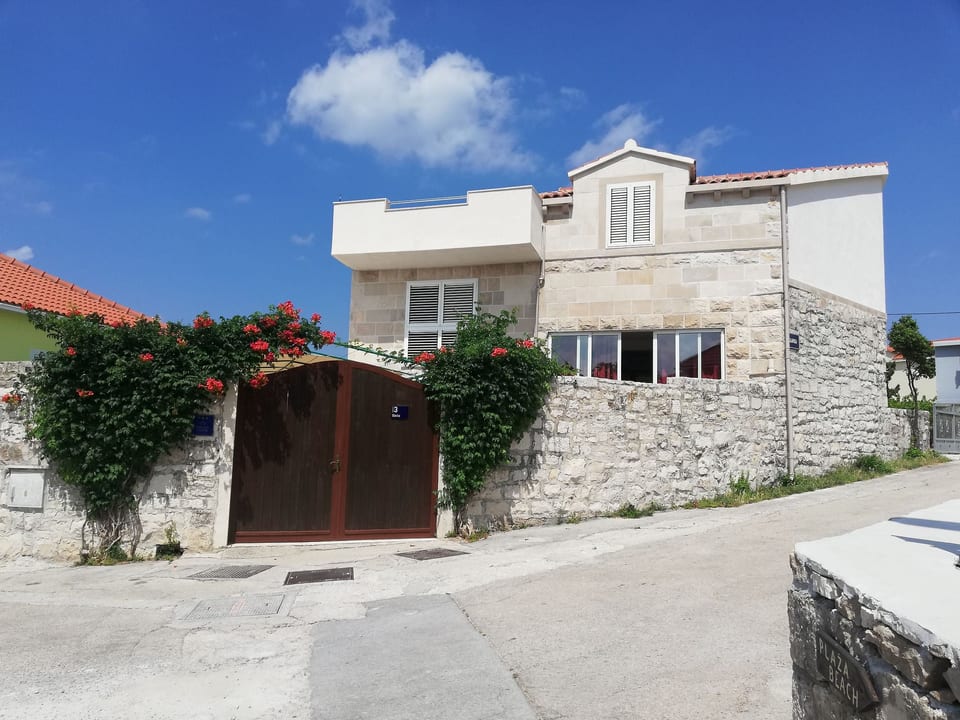 Gesamtes Ferienhaus in Sumartin mit Privatem Pool - Sumartin