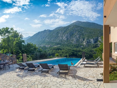 Villa Mosor mit beheiztem Salzwasserpool und Sauna