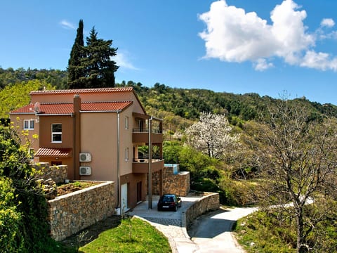 Villa Mosor mit beheiztem Salzwasserpool und Sauna