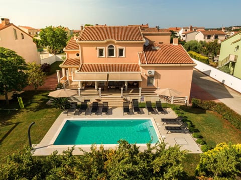 in Pula mit privatem Pool