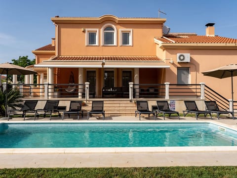 in Pula mit privatem Pool