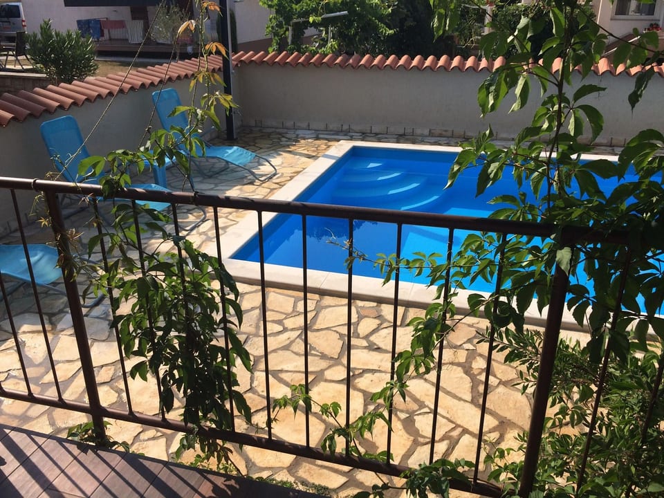 Appartement mit überdachter Terrasse mit Meerblick - Bužinija