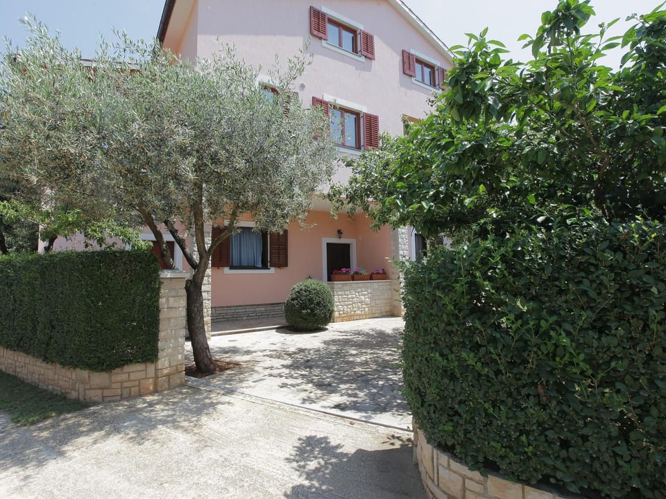 Geräumige Wohnung in Medulin mit Großer Terrasse - Medulin