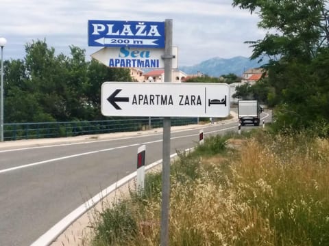 "Zara" mit Blick auf das Wasser