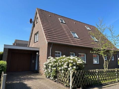 mit Südwestterrasse mit Stellplatz