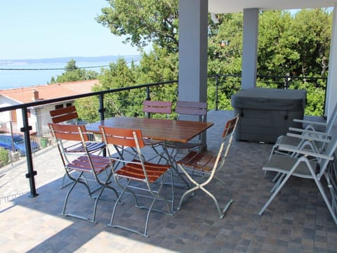 Appartement mit Terrasse, Meerblick, Jacuzzi, Außenpool