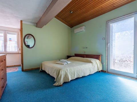 Appartement in Crikvenica mit Meerblick, Nähe Sandstrand
