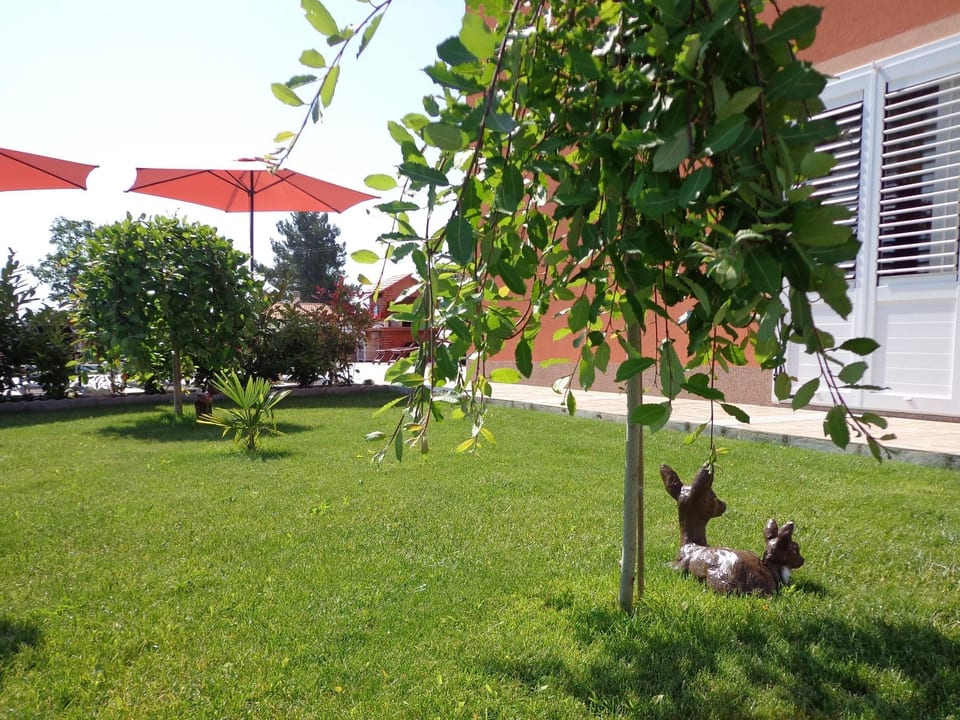 mit Panoramablick in ruhiger Lage - Buje